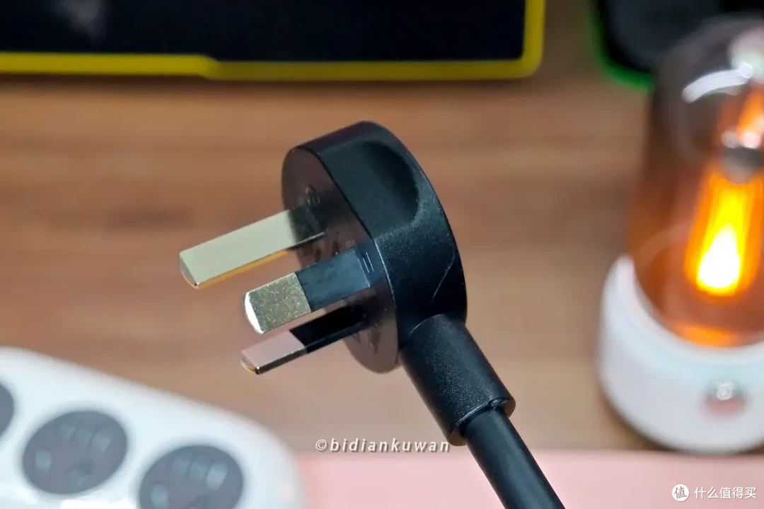 一出差就头疼，换个7合1插排为背包减负：奥睿科小白极简桌充体验