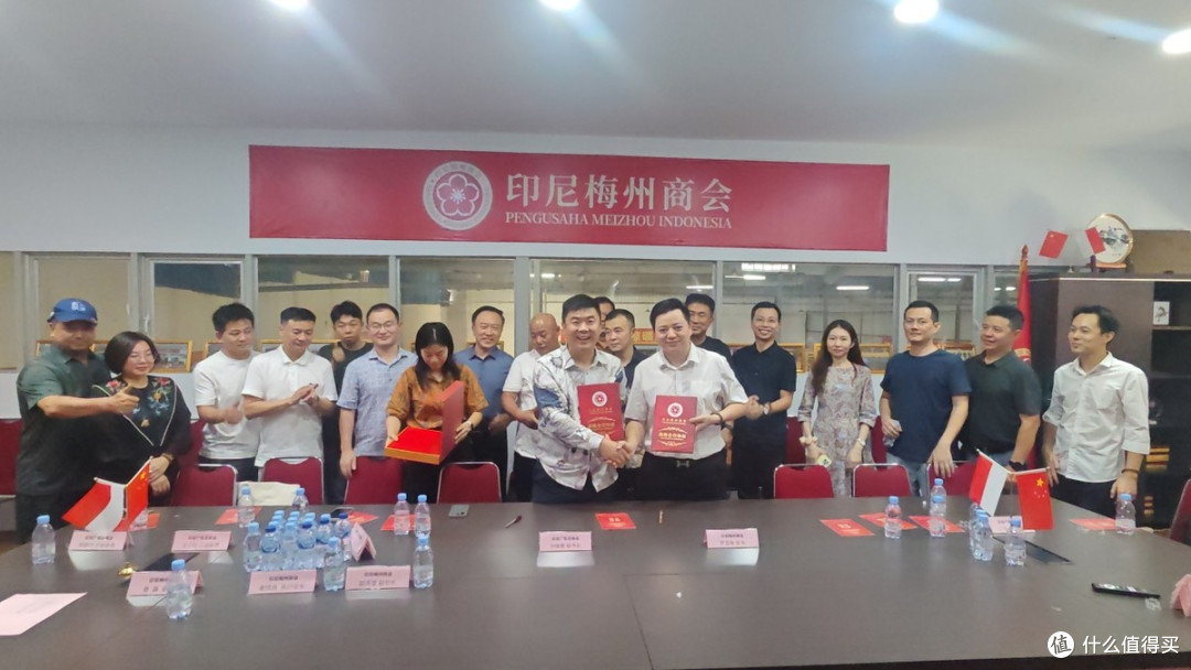 印尼梅州商会与印尼广东总商会签署战略合作协议