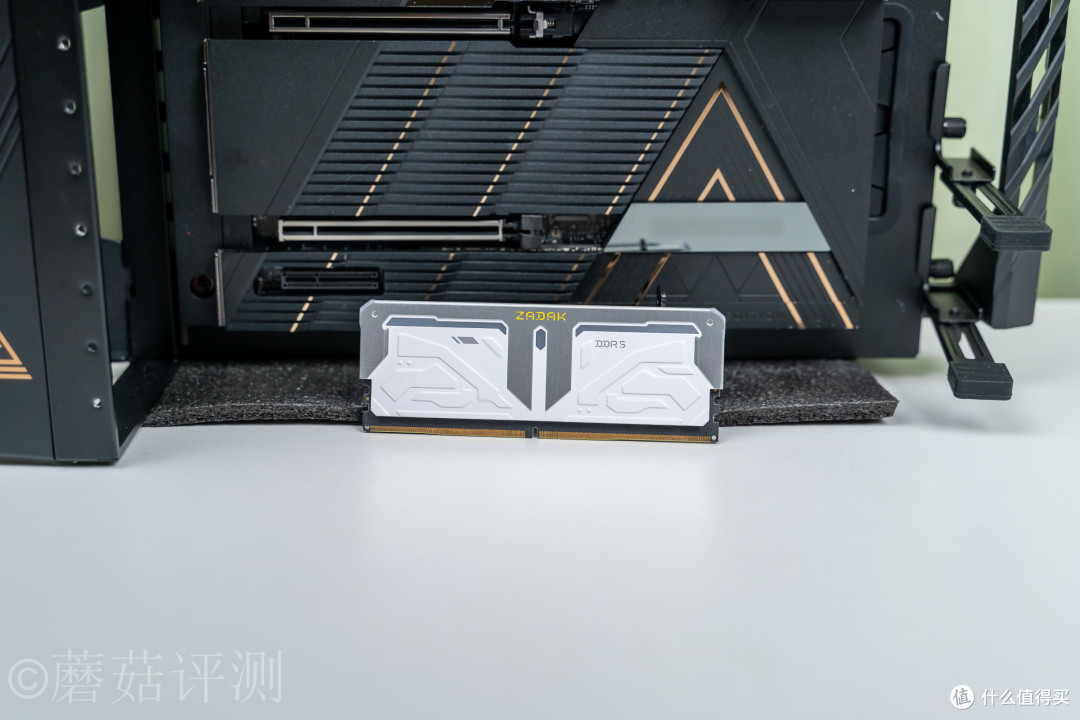 AM5的终极形态?微星MEG X870E GODLIKE X EDITION超神十周年主板
