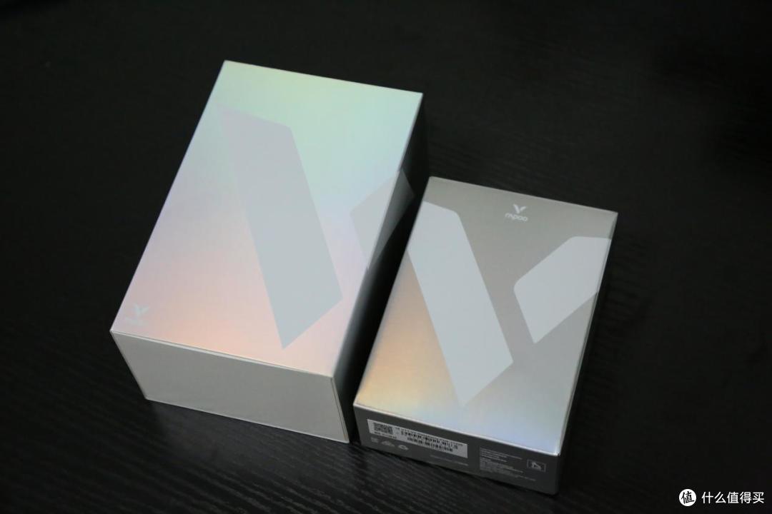 雷柏VT7s PRO V2与VT7 V2的包装盒对比，尺寸差异明显