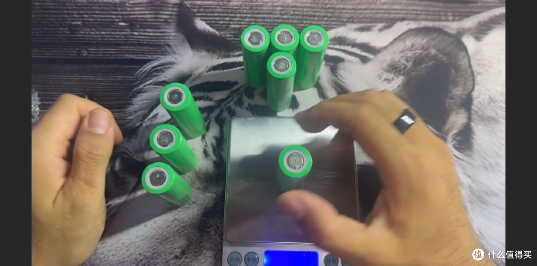 【探长DIY】100瓦“土炸弹”第三弹：听劝不拆！三星电芯翻车捡漏