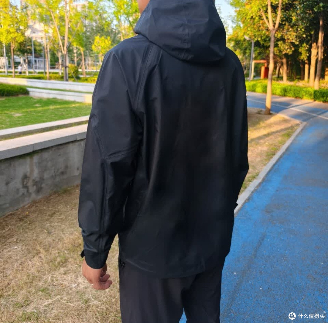 双十一高性价比入手!安踏硬壳冲锋衣真实开箱实测