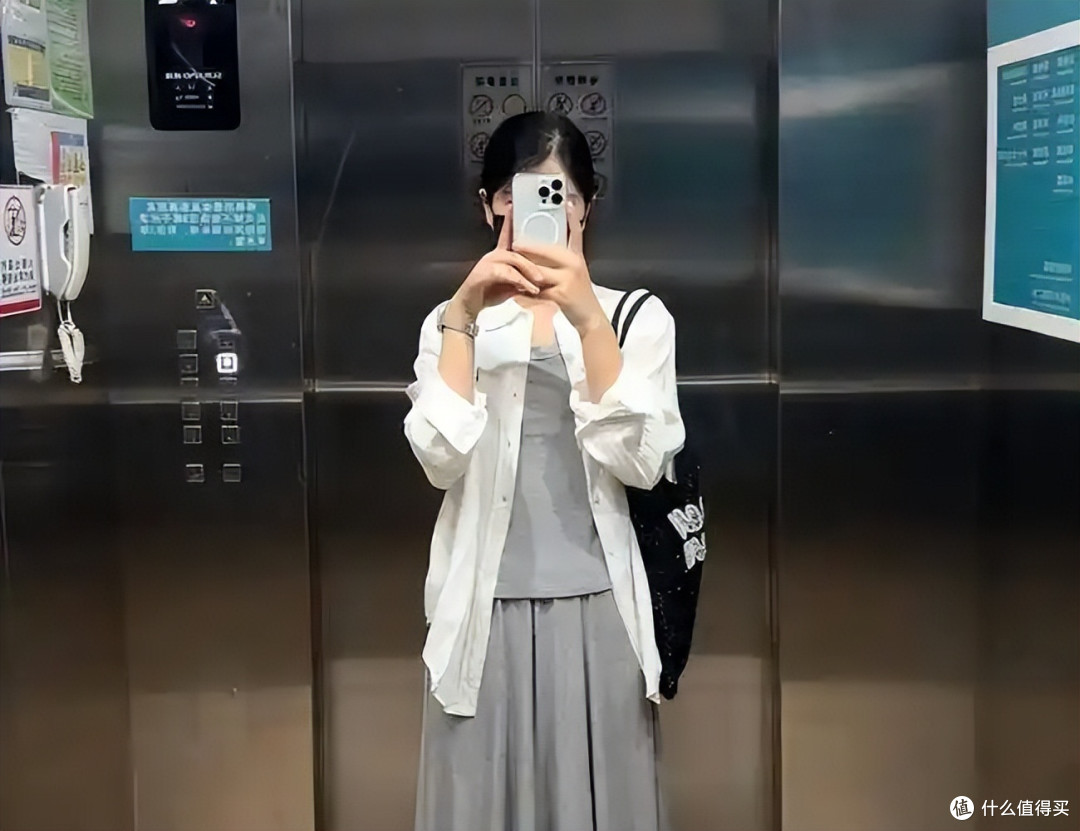 为什么电梯里要装那么多镜子?真不是只为了好看!