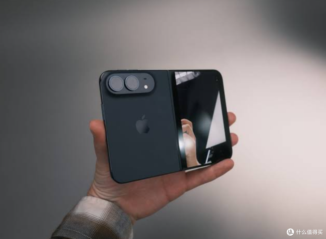 靠“磨砂膜”赢华为?iPhone Duo首拆:保护层一撕,折痕藏不住了