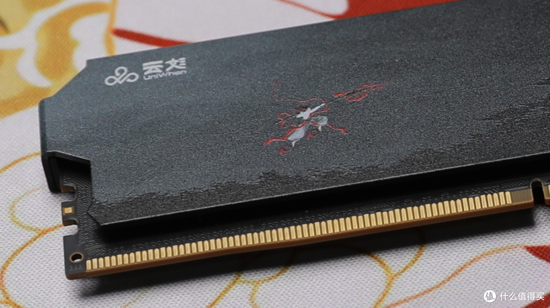 当国风水墨遇上现代硬件:云彣绫龙DDR5内存评测