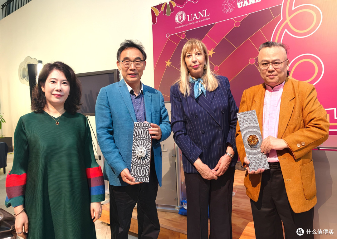 中国诗人走进墨西哥新莱昂州自治大学孔子学院开展诗歌交流活动