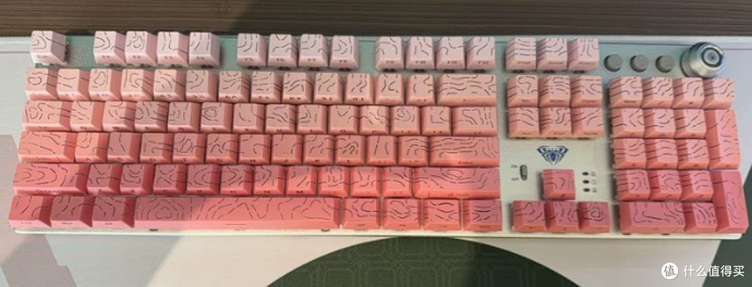 狼蛛F2088Pro:茶轴手感与RGB氛围的平衡之选