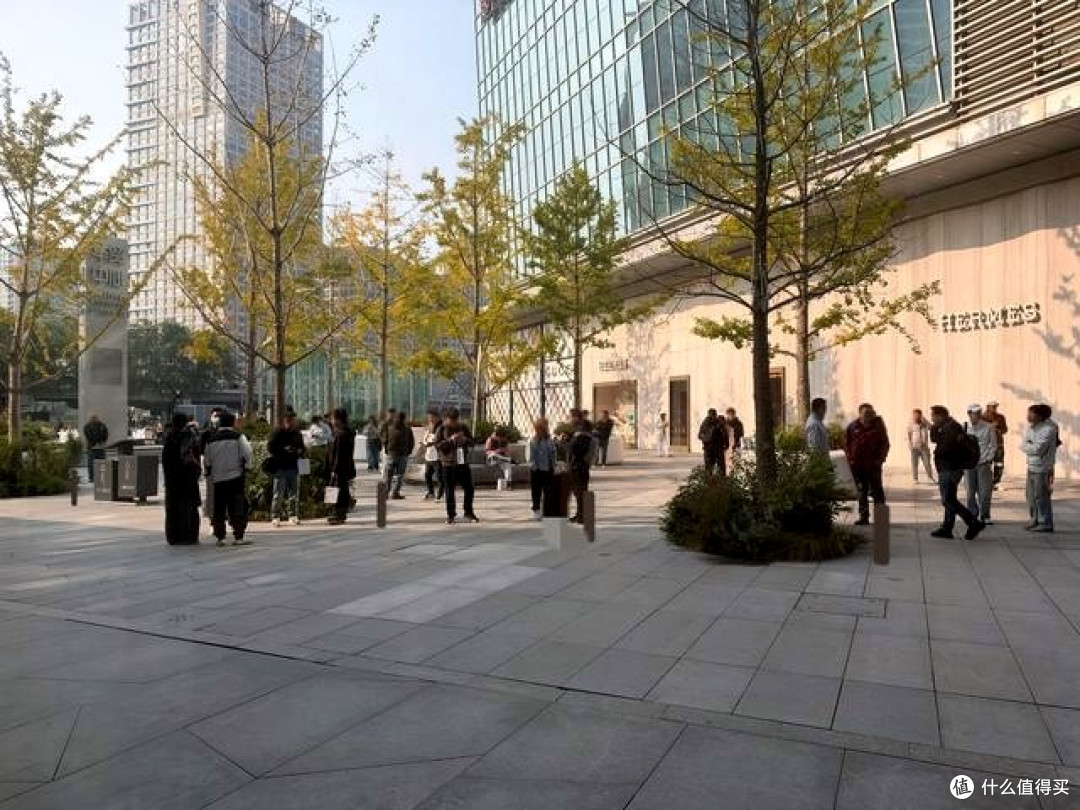 折叠iPhone开卖遇冷,这钱现在花值不值