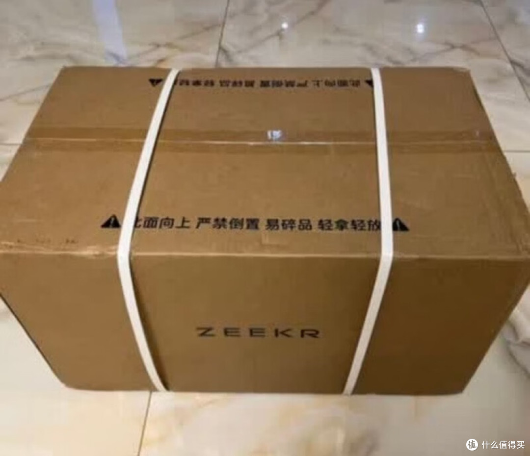 极氪原厂车载冰箱开箱实测