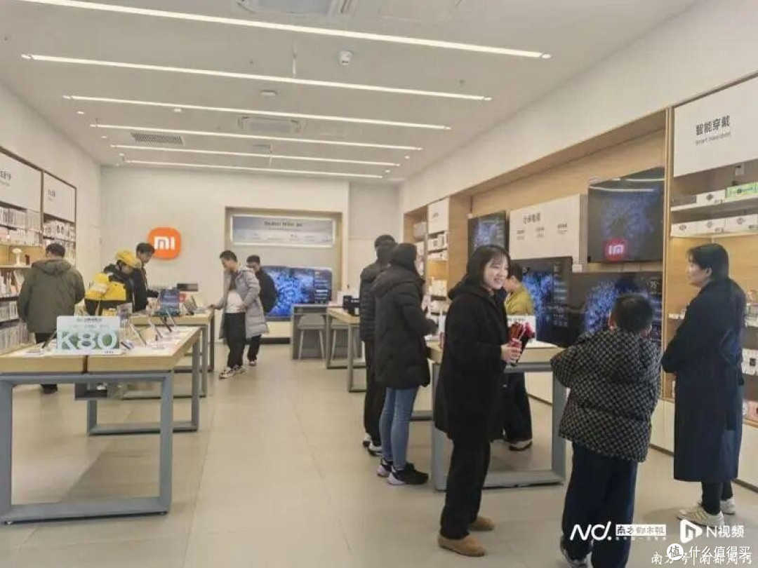 手机销量暴跌两成，谁在逼你换机？