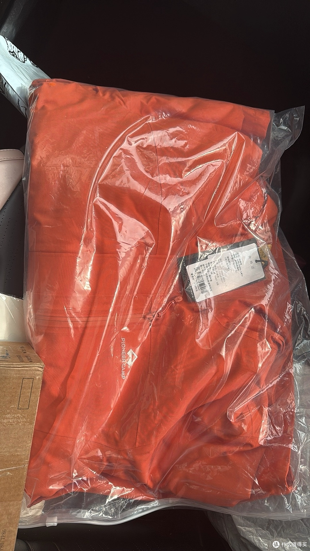 探路者三合一冲锋衣+卫衣｜城市通勤利落保暖造型