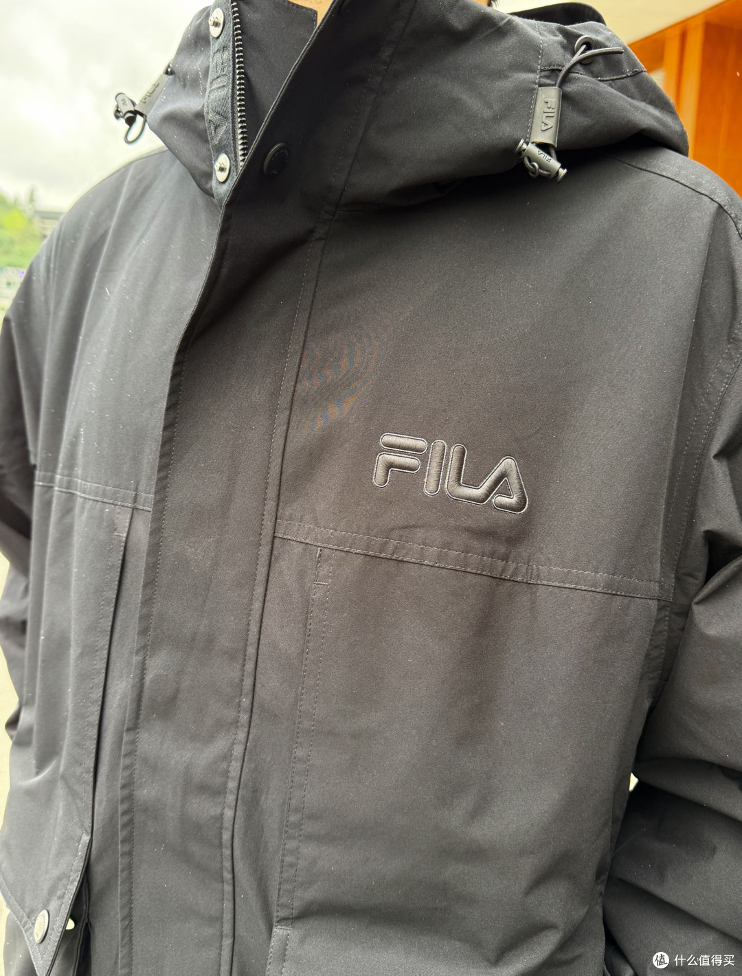 别暖成个球啊!秋冬通勤这件FILA冲锋衣真的绝了
