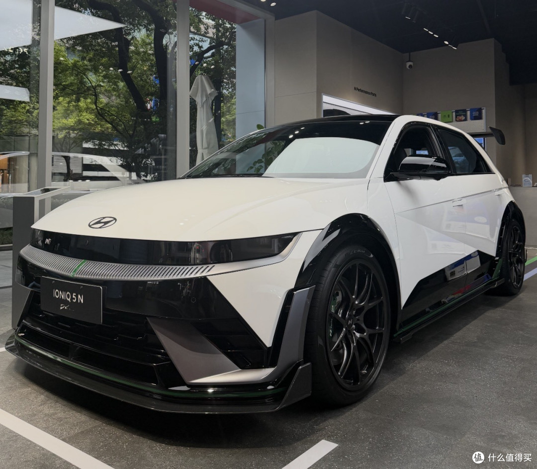 9.99万"韩版兰博基尼"艾尼氪V:科幻外壳,关门却"咣当",能买吗