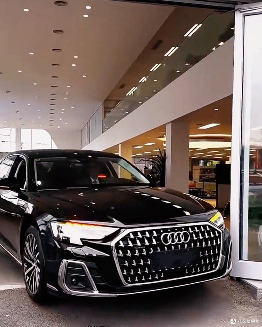 探店2026款奥迪A8L 45 TFSI:65万买台四缸行政车,到底冤不冤?