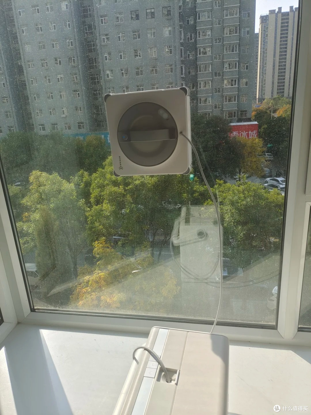 高层落地窗家庭亲测:这台擦窗机器人,真的治好了我的擦窗焦虑