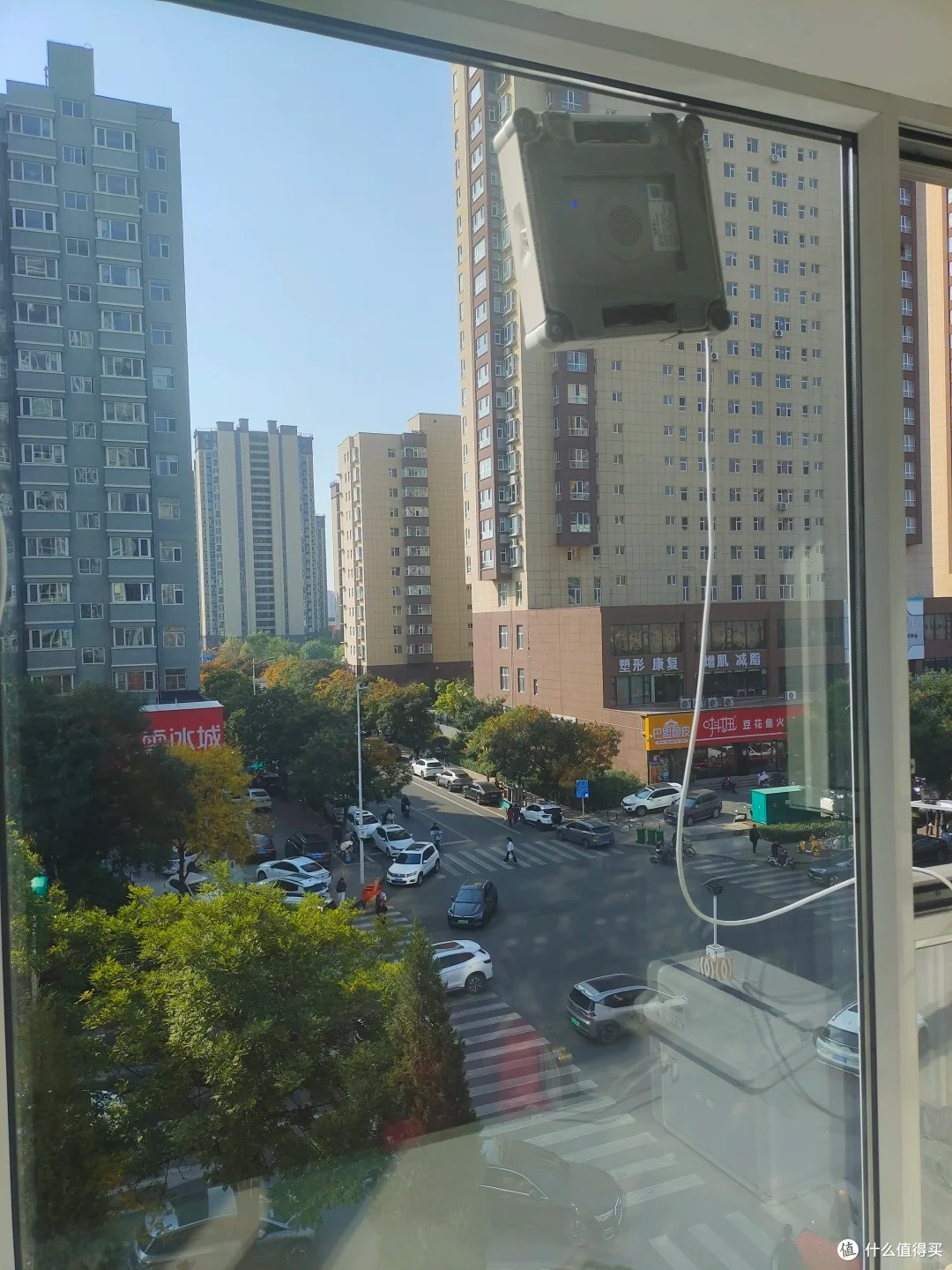 高层落地窗家庭亲测:这台擦窗机器人,真的治好了我的擦窗焦虑