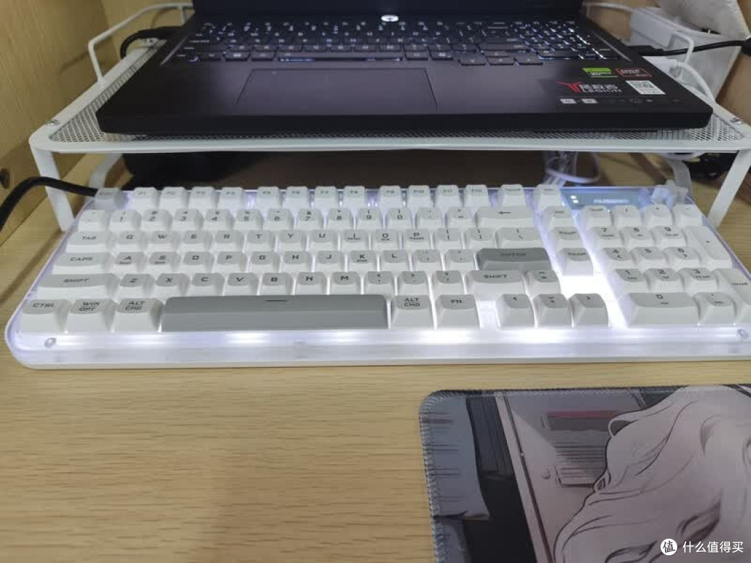 透明98键键盘：颜值与实用评测