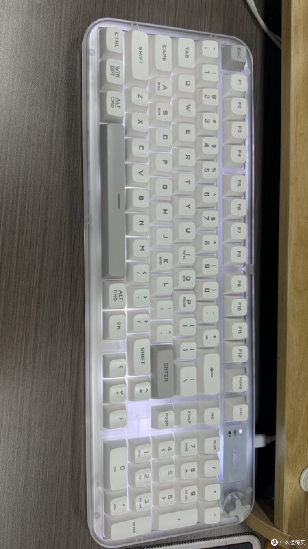 透明98键键盘:颜值与实用评测