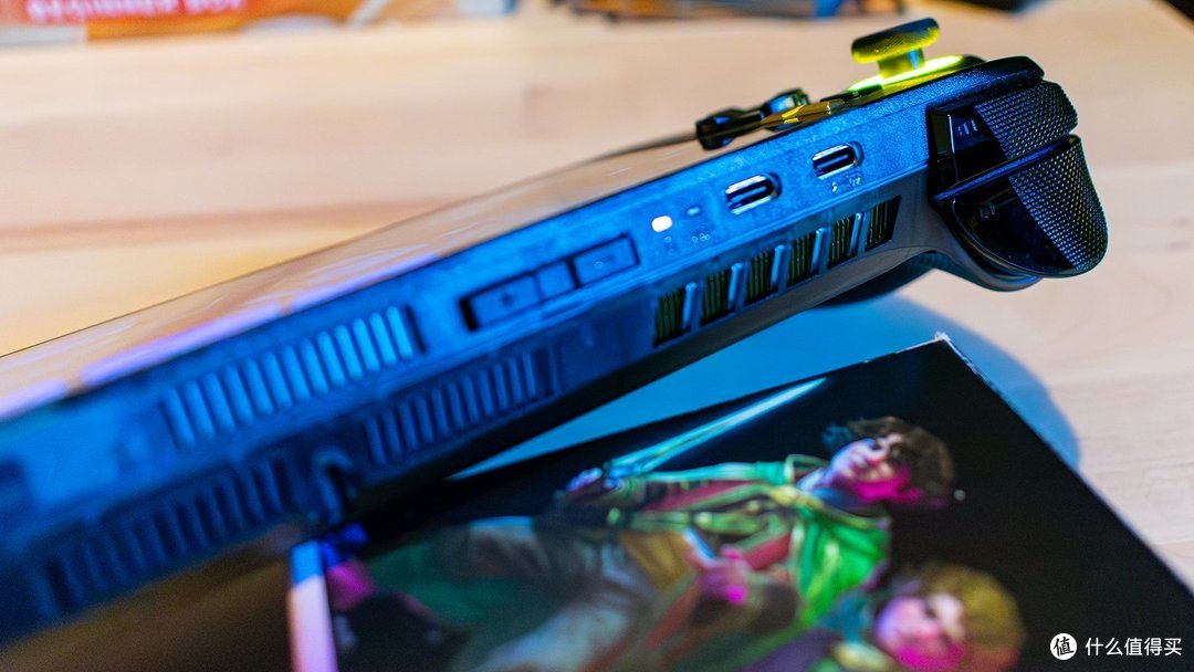 顶部接口特写：双USB-C、散热出风口（IGN实拍图）