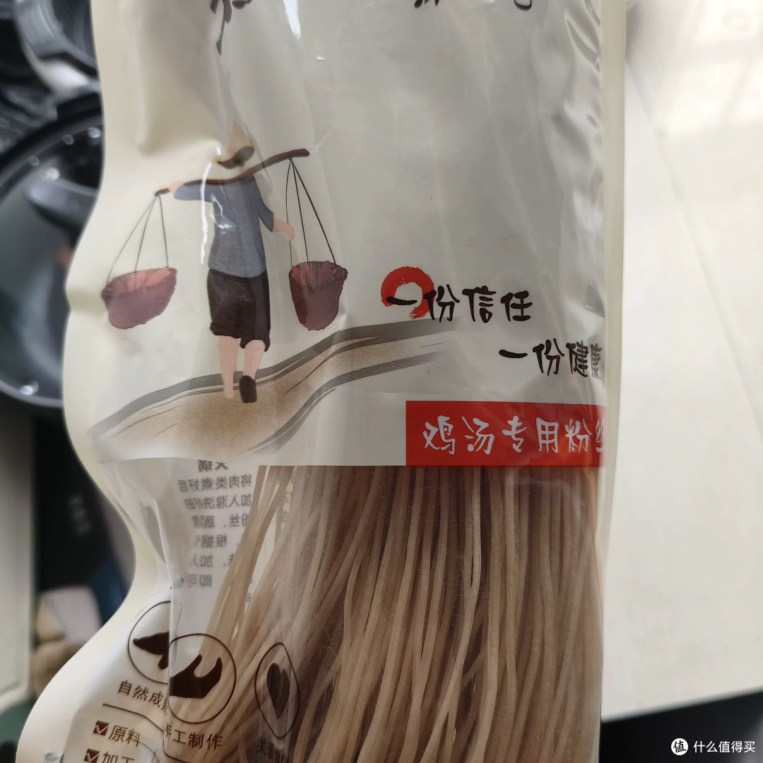 手工红薯粉丝：颜色发暗、一掰就断才是正经货