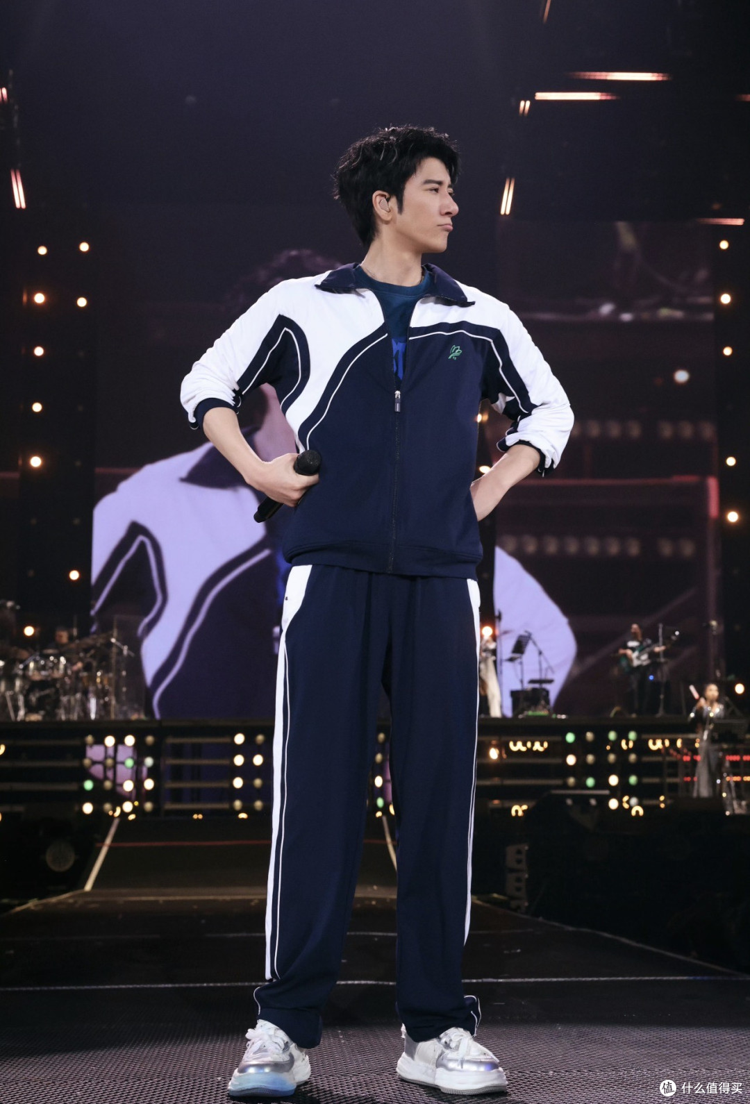 19块9的深圳校服成打工人班儿服，30岁正是穿校服的年纪