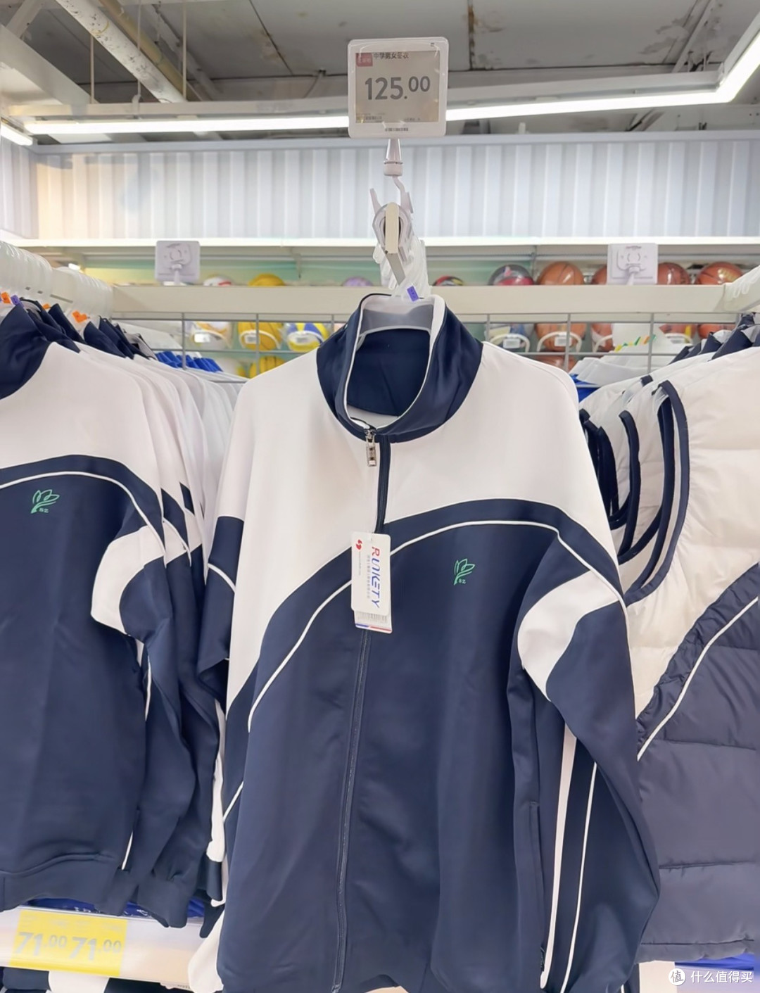 19块9的深圳校服成打工人班儿服，30岁正是穿校服的年纪