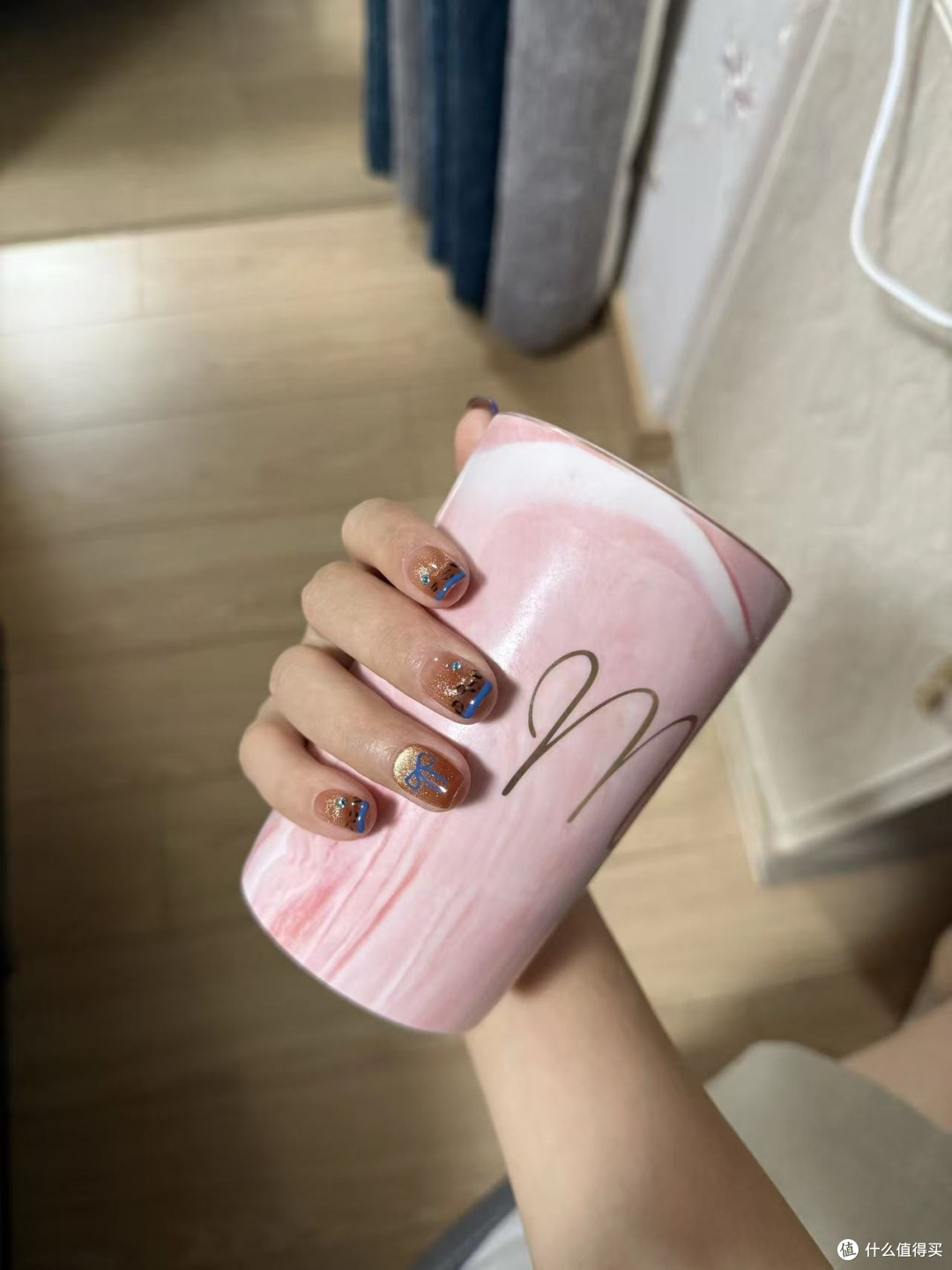 蓝色法式配咖棕豹纹：冷暖撞色在手上成不成立