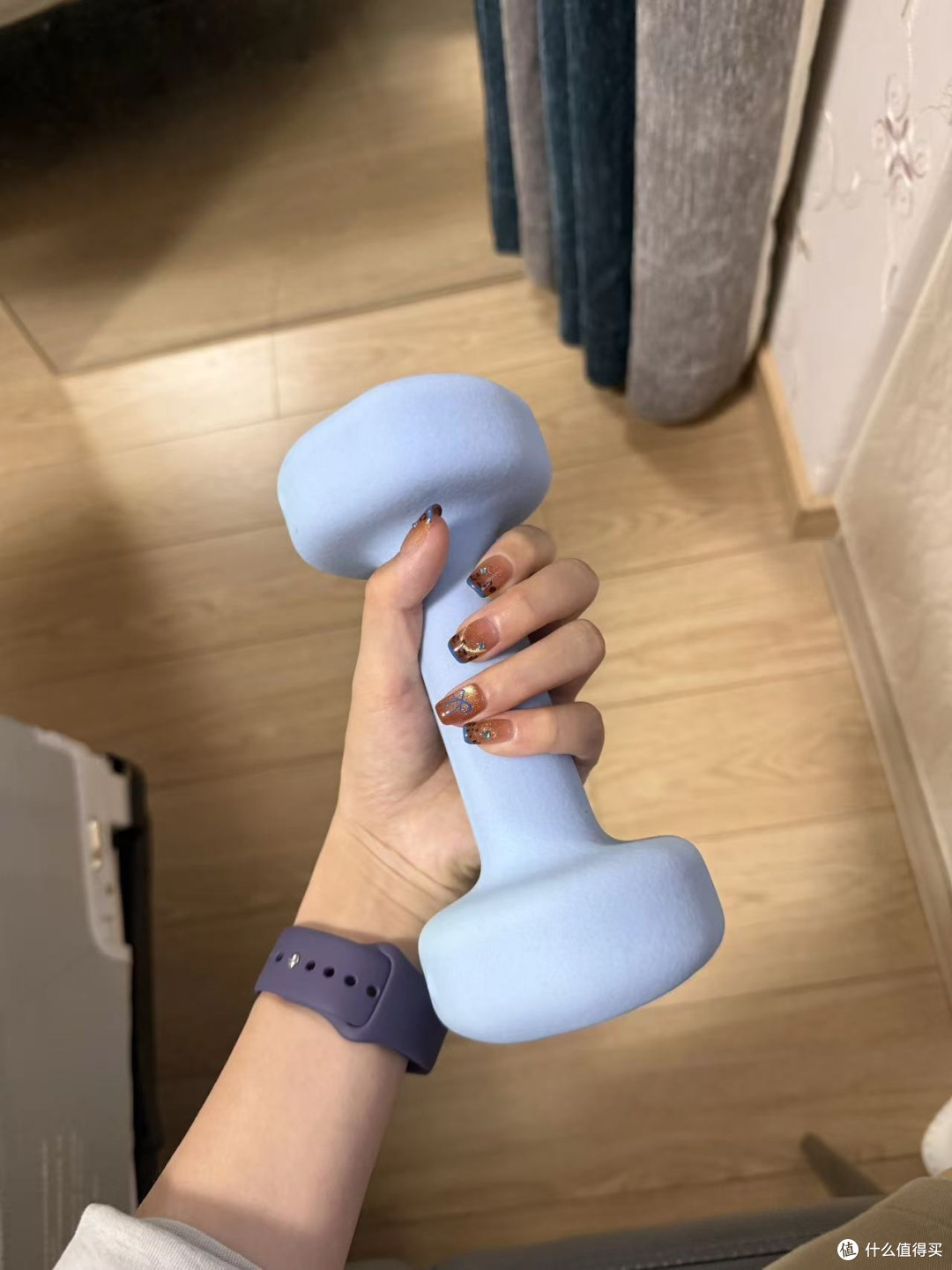 蓝色法式配咖棕豹纹：冷暖撞色在手上成不成立