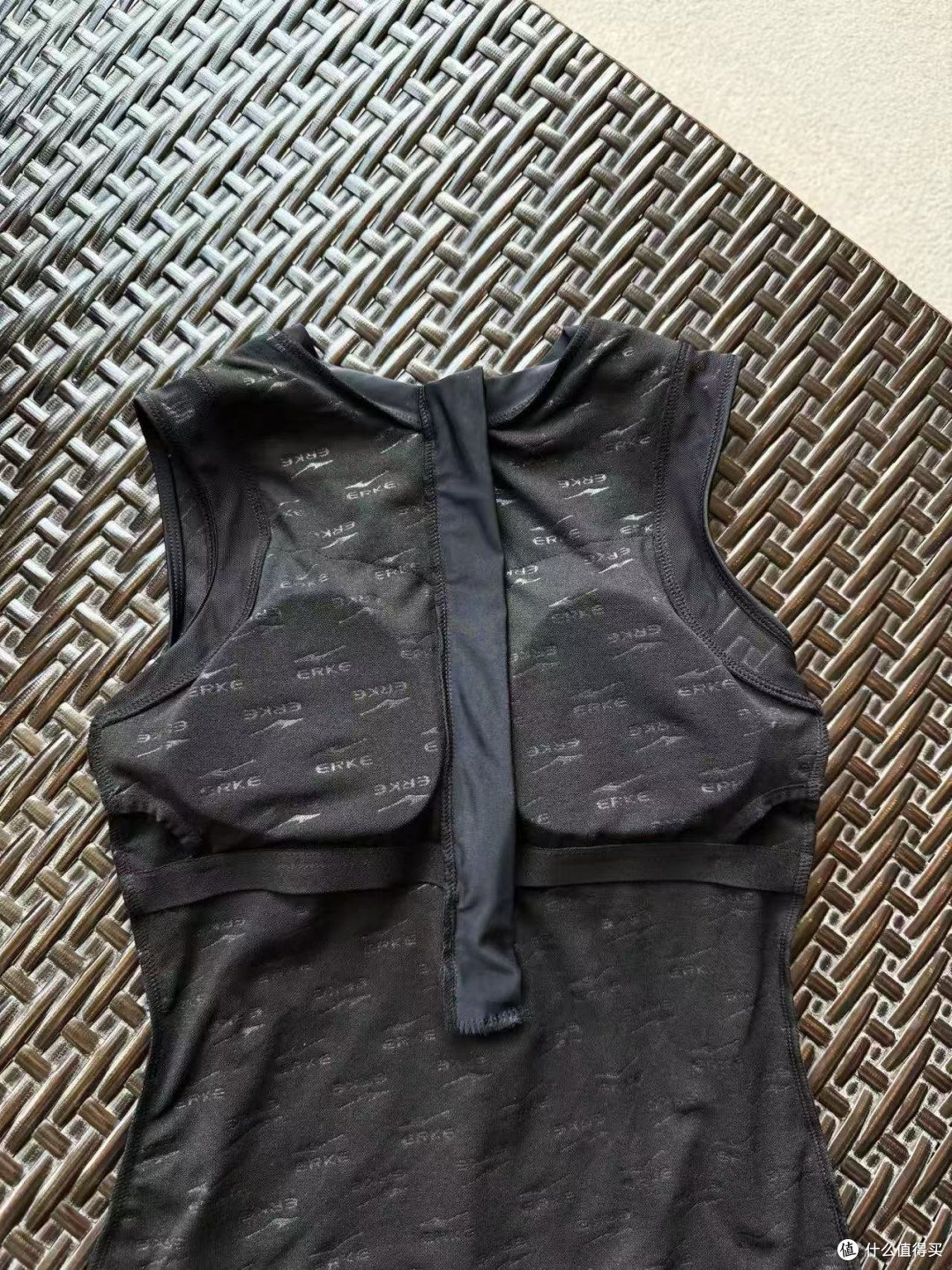 游泳馆专用泳衣,和度假款到底差在哪