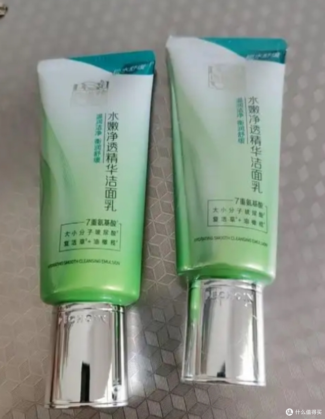 宠物美容师真实分享，每天戴口罩闷出“口罩痘”，洗面奶该怎么选