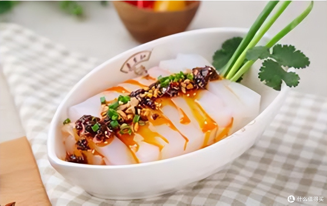 四川南充凉粉:一口滑嫩Q弹,锅盔灌凉粉才是街头真正的王炸!