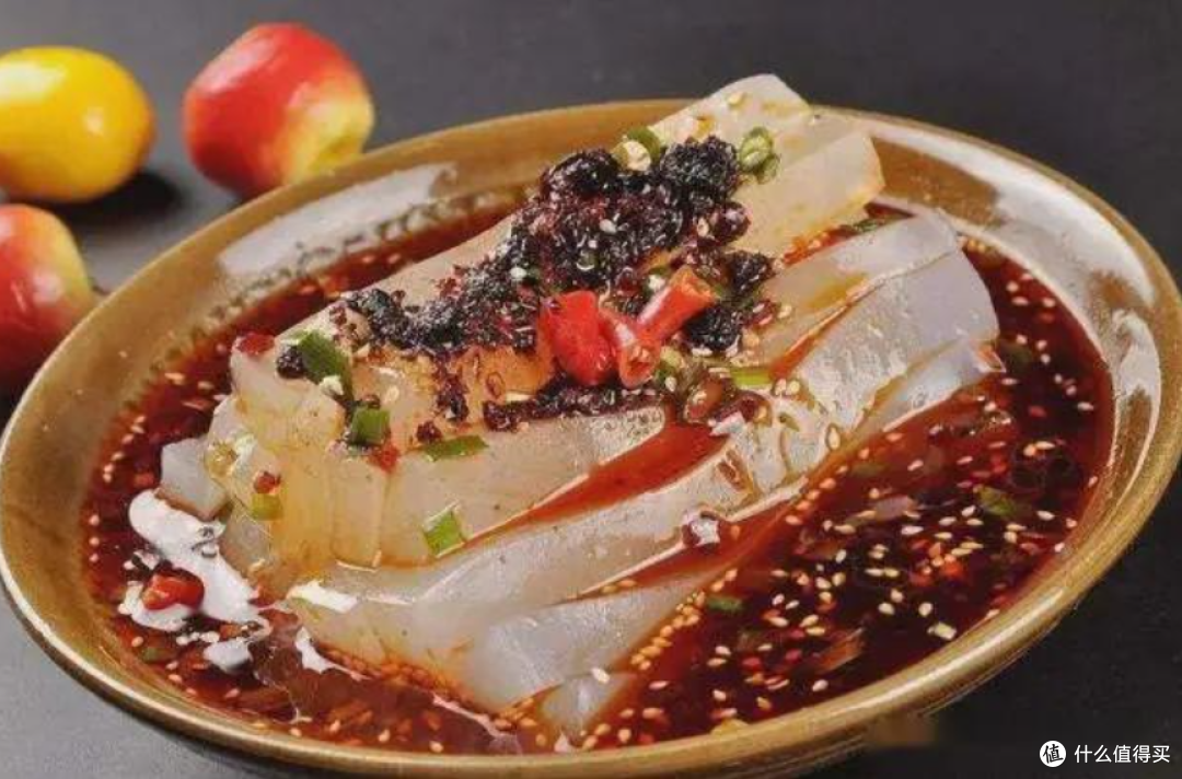 四川南充凉粉:一口滑嫩Q弹,锅盔灌凉粉才是街头真正的王炸!