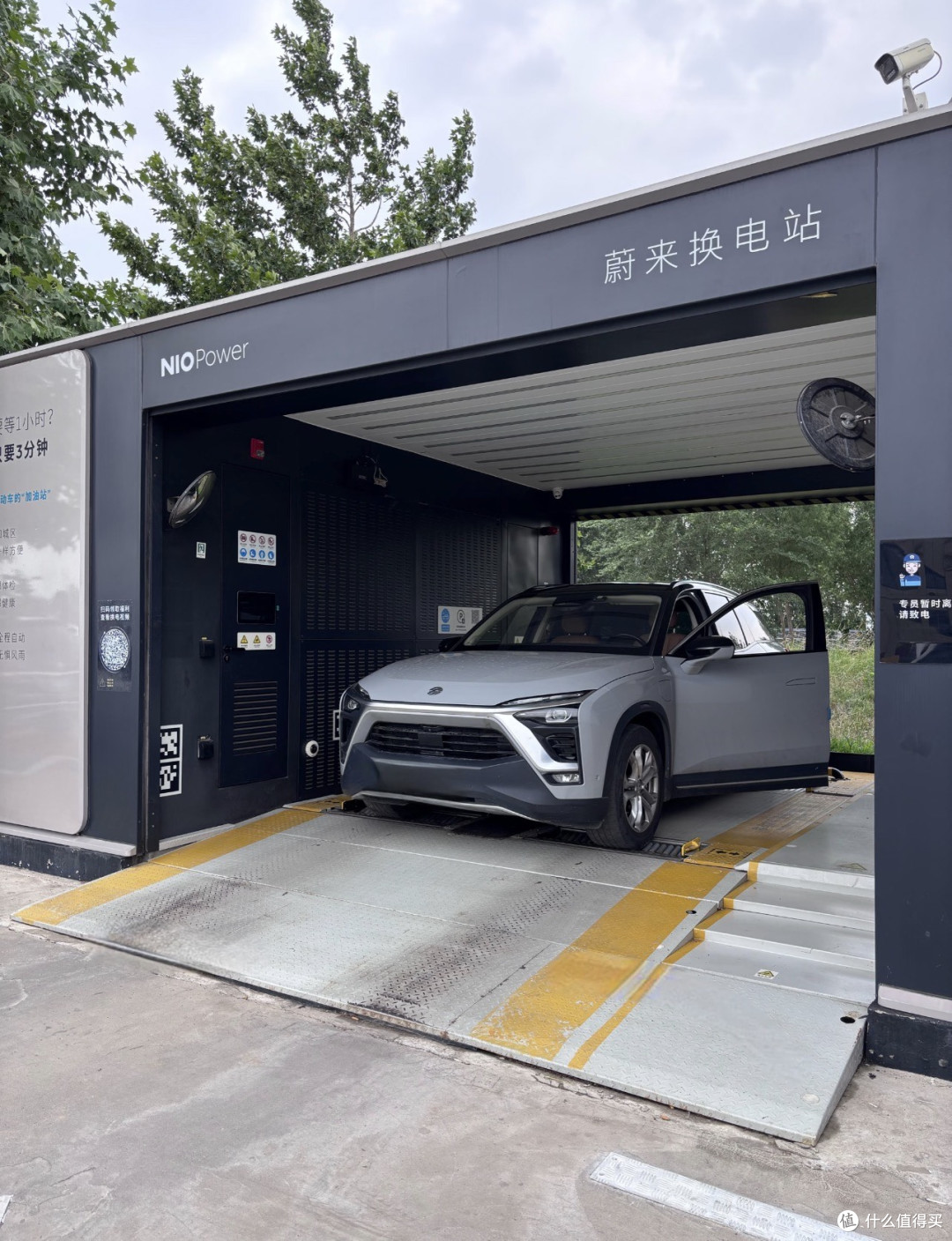 车还在,车企没了,几十万辆新能源"孤儿车"谁来修?