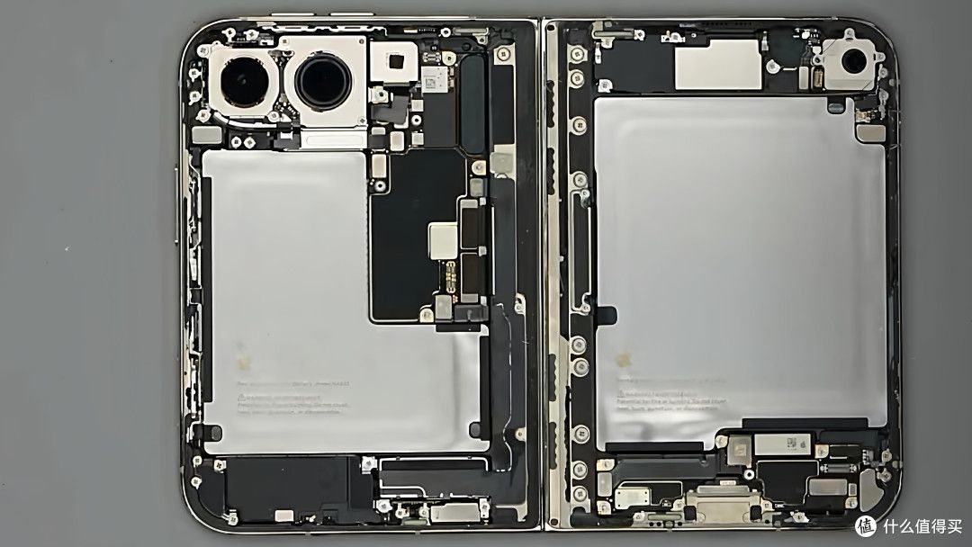 iPhone Duo首销日全程蹲守:溢价从2000崩到800,黄牛当场破防!