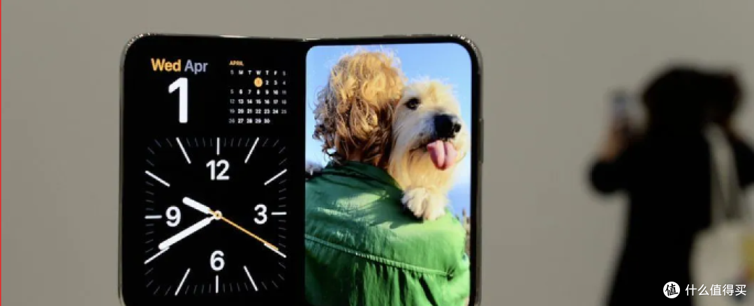 iPhone Duo首销日全程蹲守:溢价从2000崩到800,黄牛当场破防!