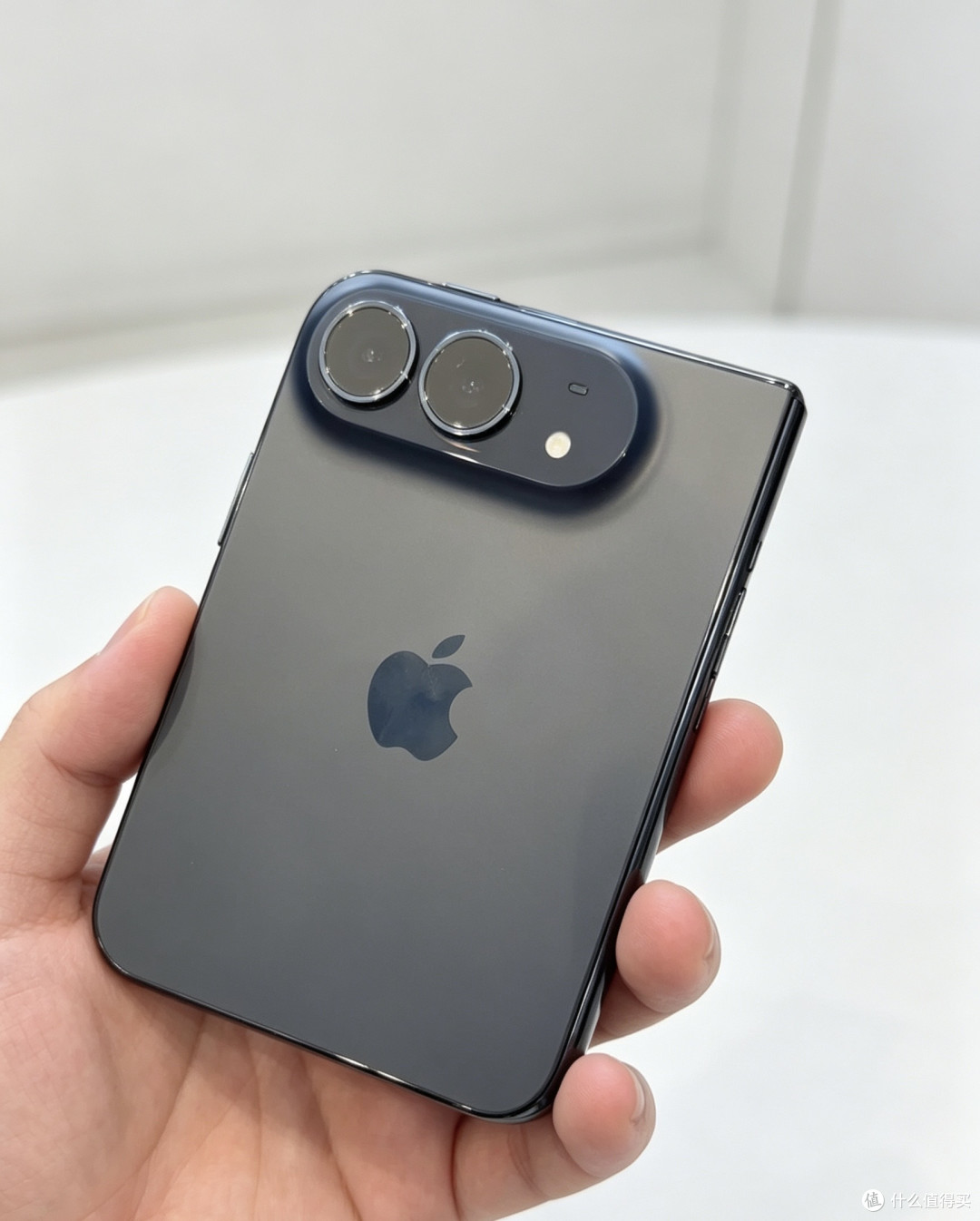 新品选购:iPhone Duo纯eSIM版,对比 iPhone 18 Pro Max怎么选