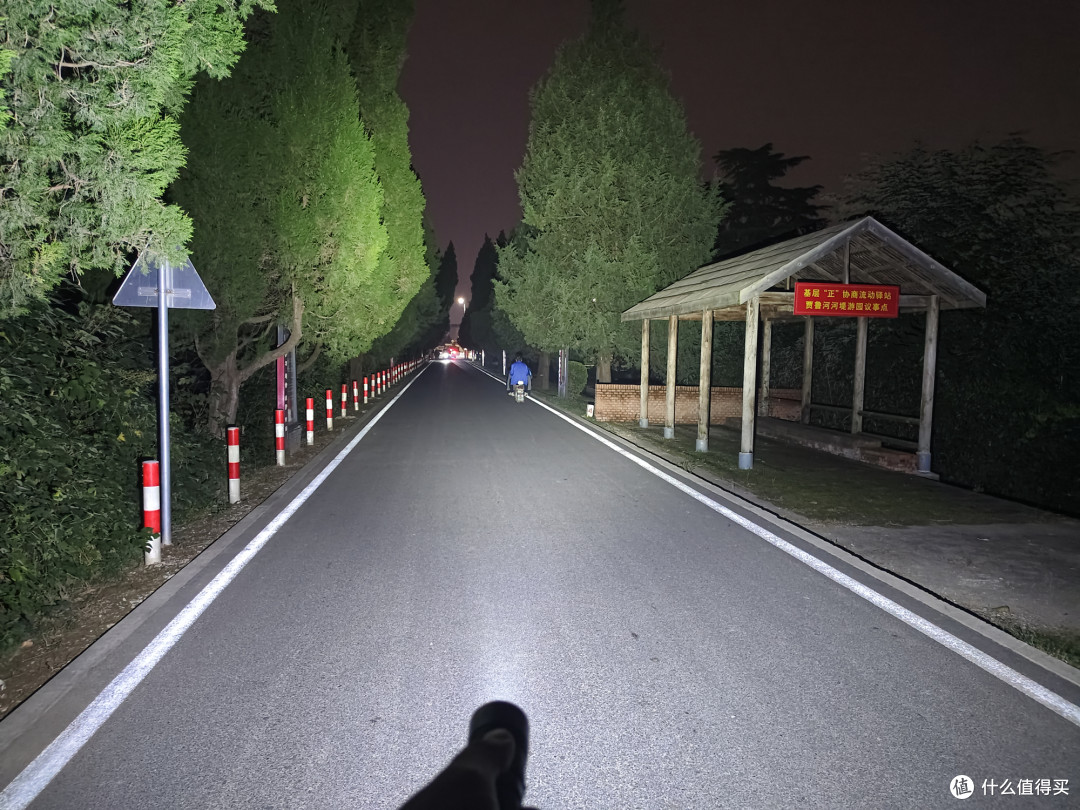 户外通勤最实用，Fenix菲尼克斯E40R EDC手电体验