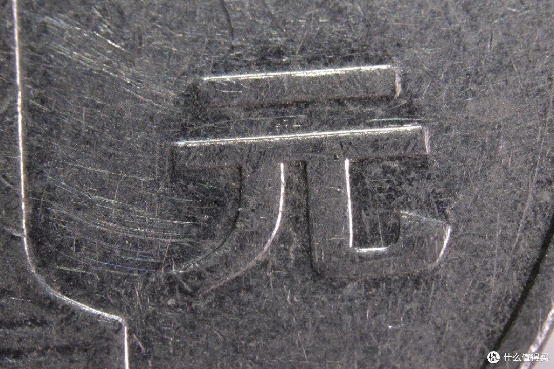 五百块捡漏:从一枚尼康40mm微距,看单反时代的静默退场
