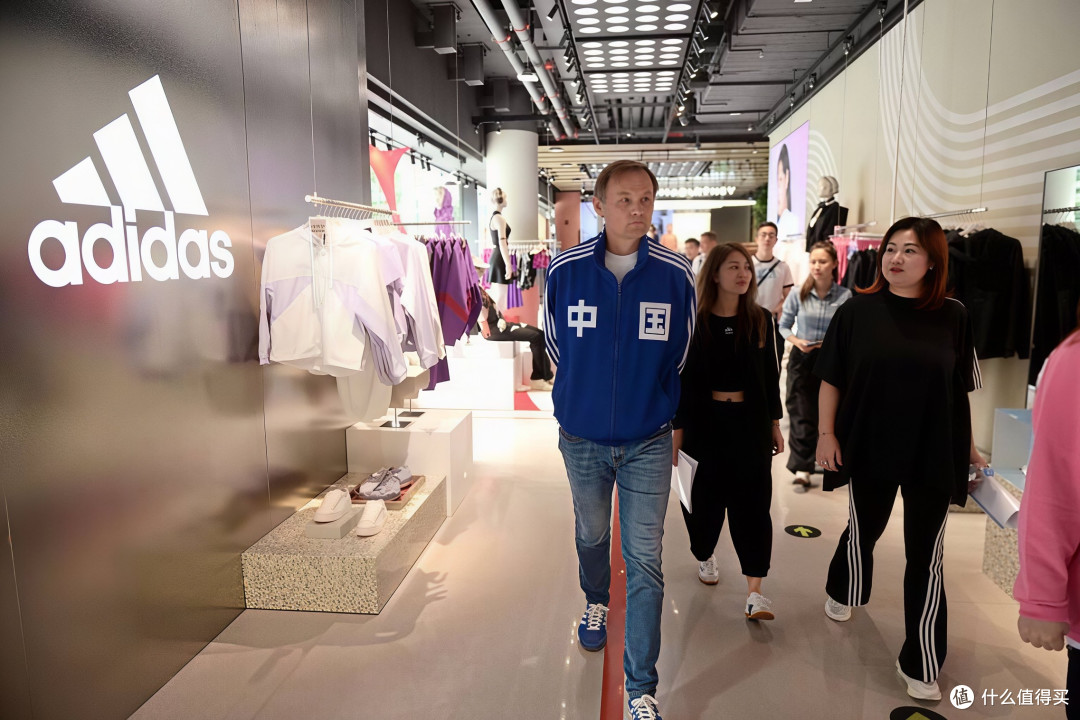 阿迪达斯一个德国品牌,却把"中式"做成了全球爆款