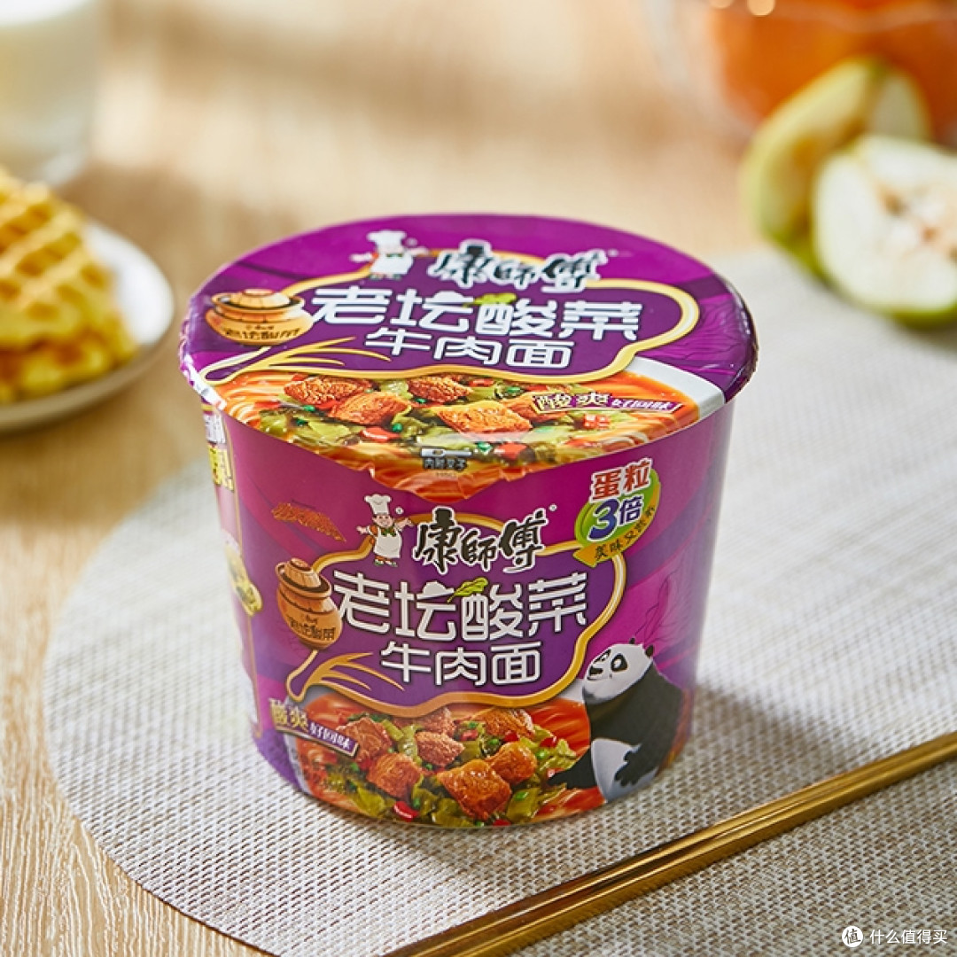 老坛酸菜牛肉面怎么挑？酸菜包、汤底、面饼三件事和四个牌子的吃