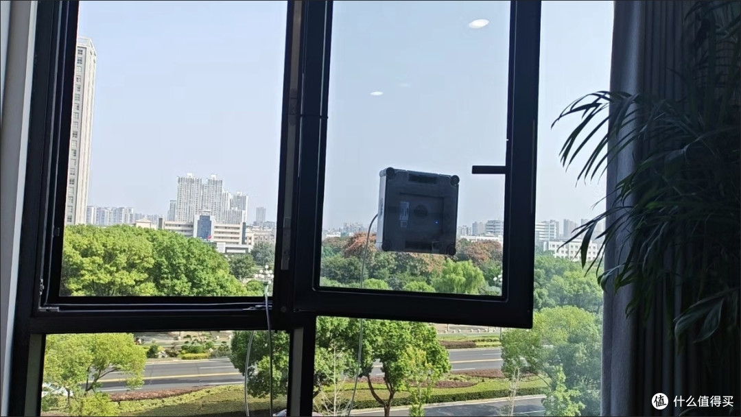 科沃斯窗宝W2S PLUS使用体验:解放双手的高层擦窗神器