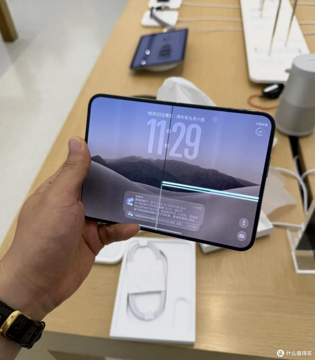 iPhone开合即裂？万元机竟如此脆弱