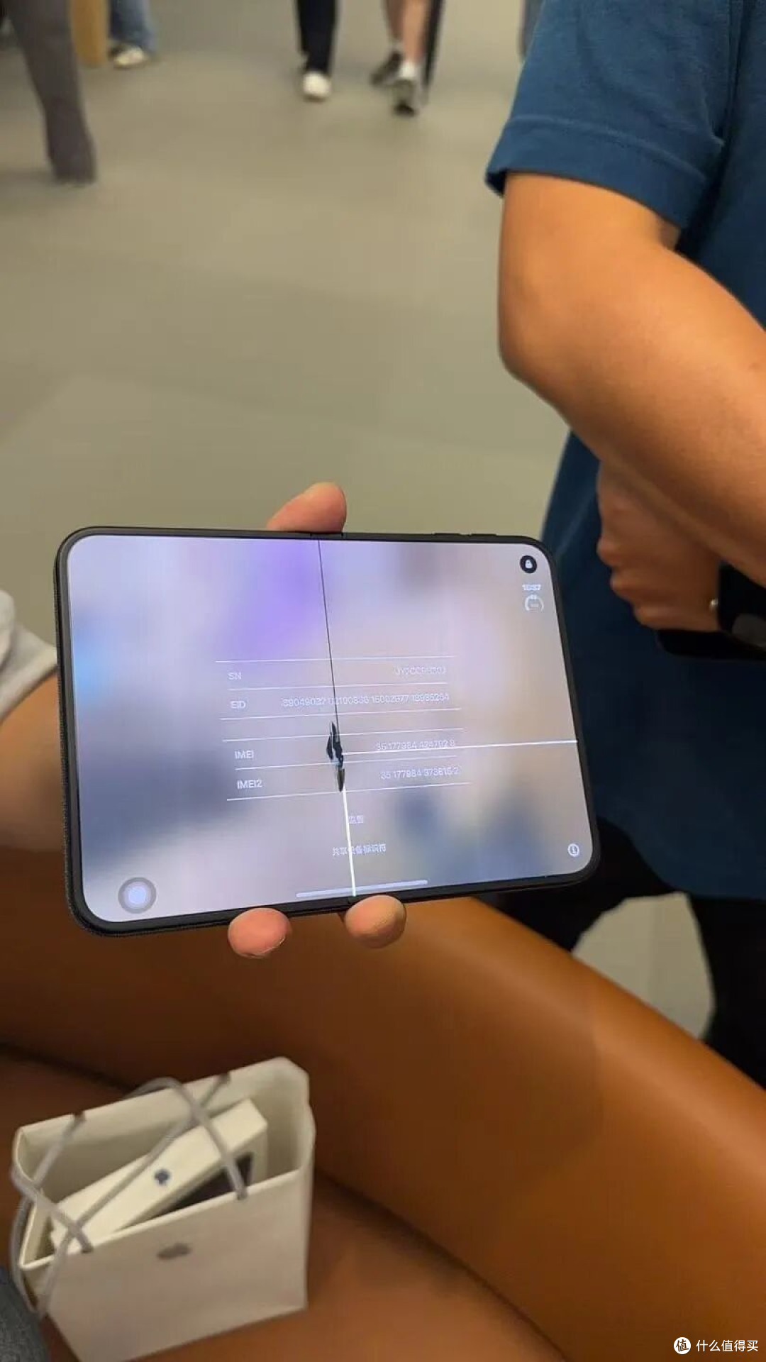 iPhone开合即裂？万元机竟如此脆弱