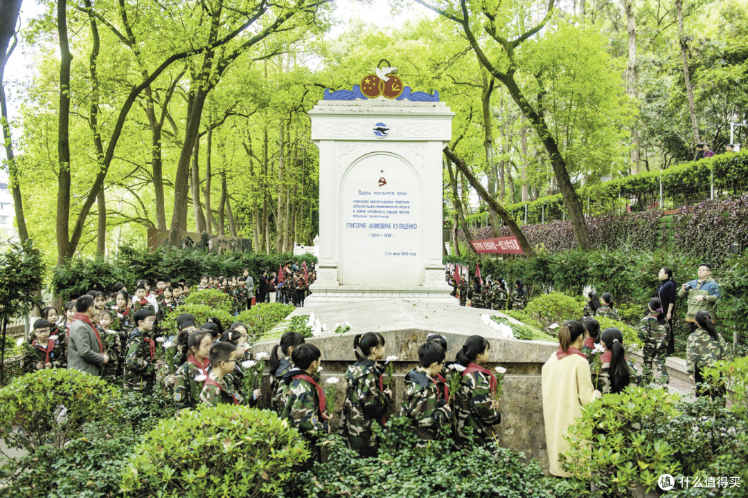 苏联飞行员库里申科:为不砸到万县百姓,他把轰炸机落进长江