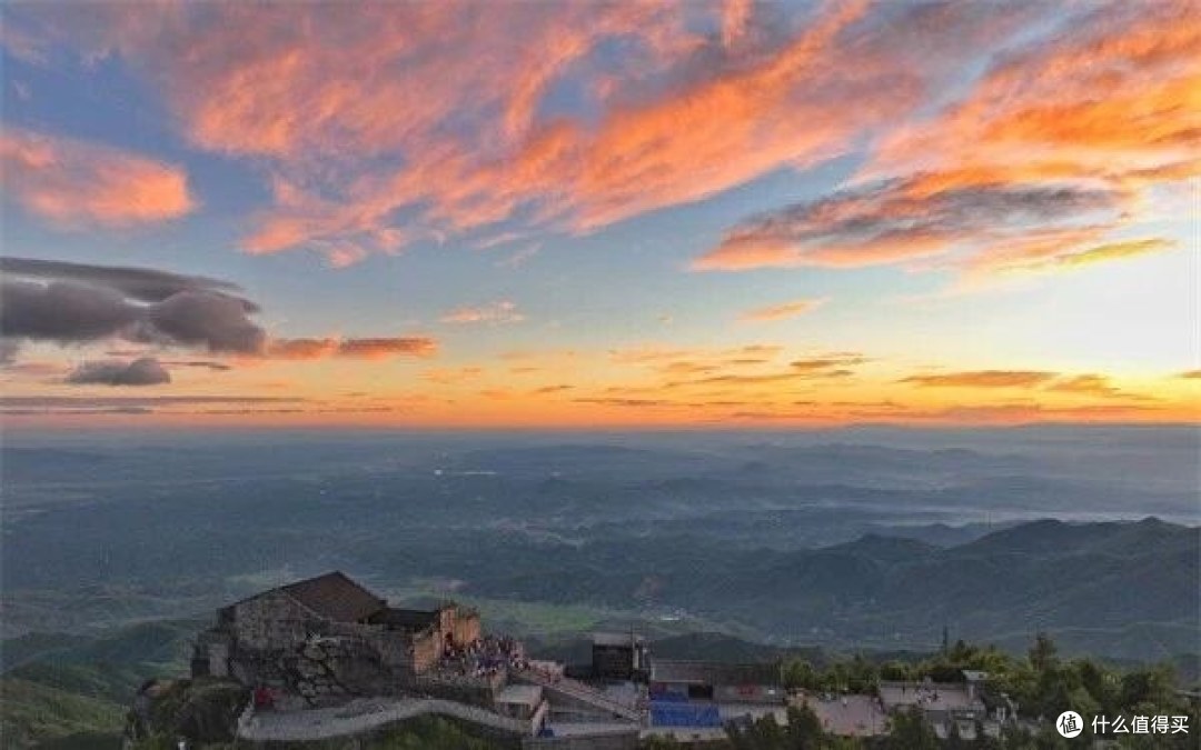 寿比南山的南山找到了：1300米祝融峰，五岳独秀