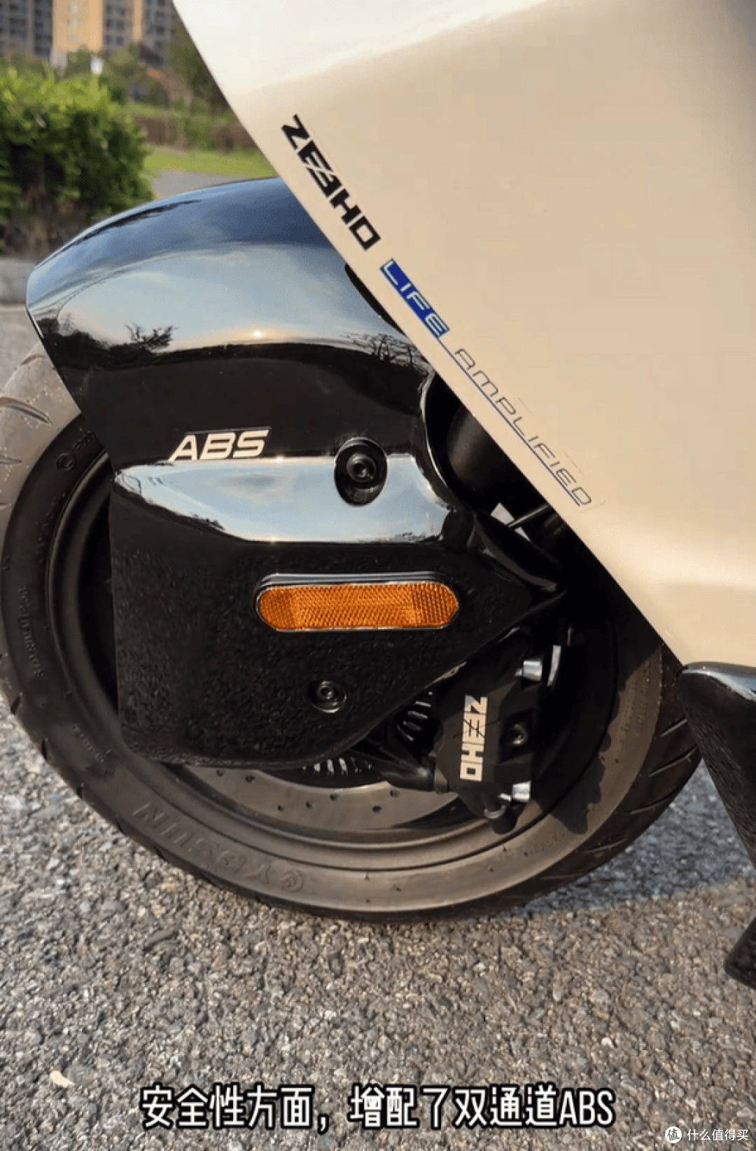 极核AE4 SE+升级版卖6399元!新增彩屏和ABS,车友为什么还嫌贵?
