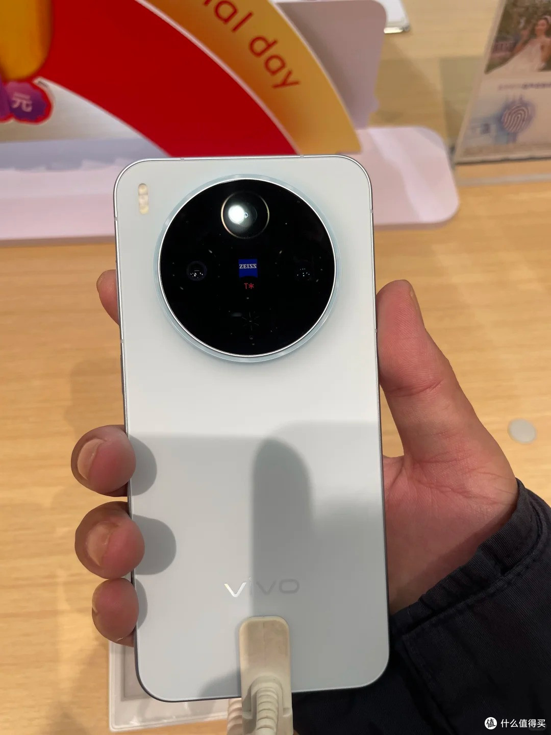 从4399到3199:vivo X300到手新低,天玑9500+2亿蔡司三摄