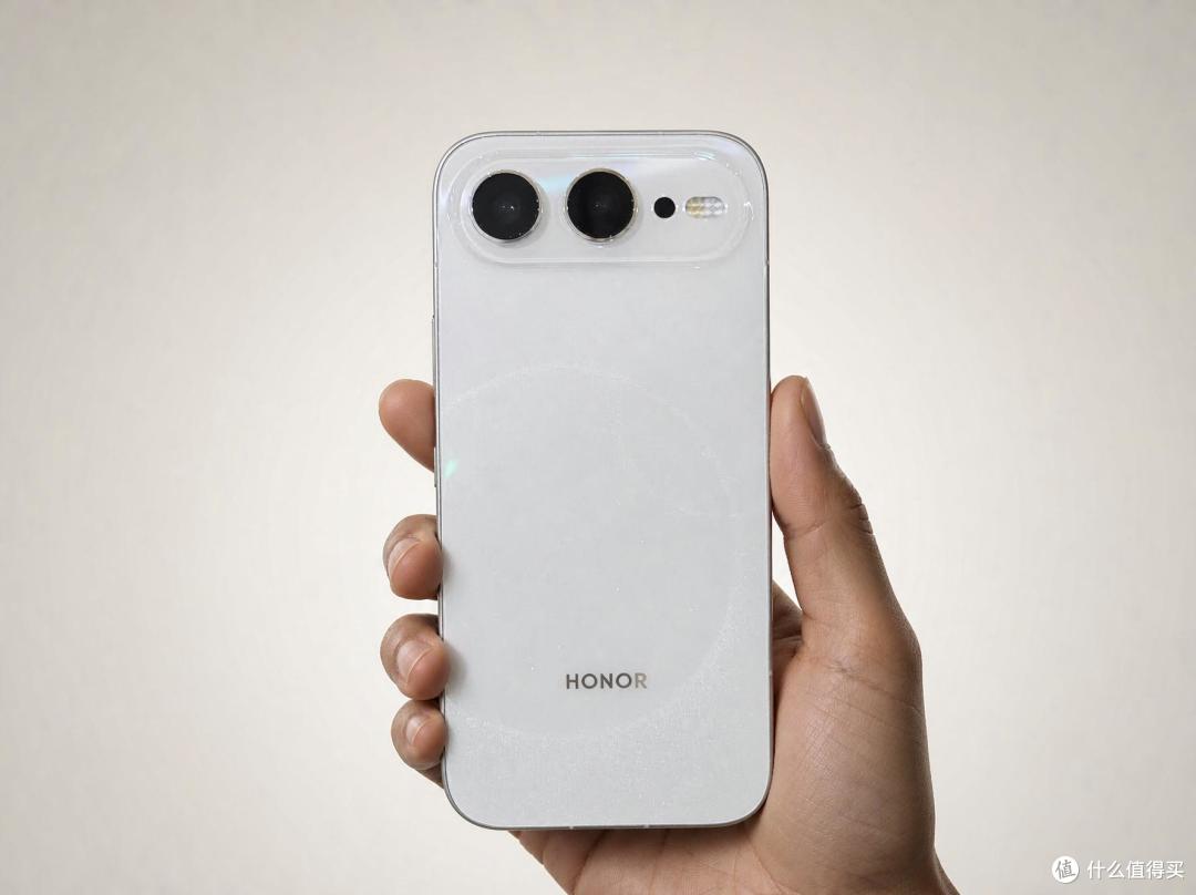 荣耀700系列曝光:6.57英寸+9000mAh+小背屏,曝11月份发布