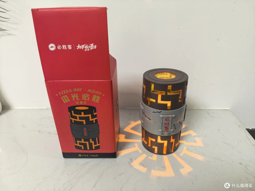 必胜客又整活了!一边DNF一边EVA!联名两件套,60元拿下
