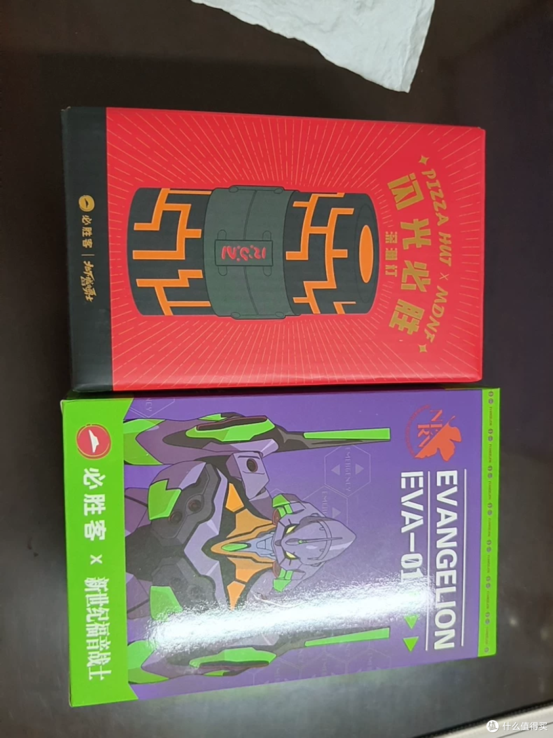 必胜客又整活了!一边DNF一边EVA!联名两件套,60元拿下